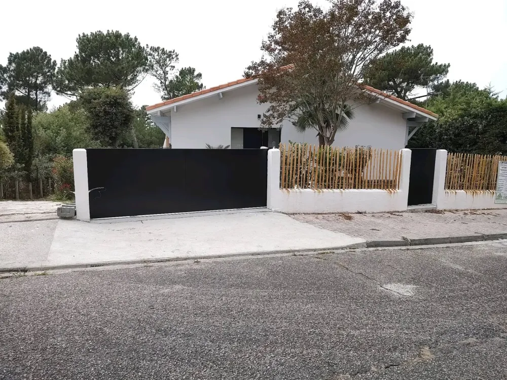 Création de portail sur mesure  fabrication d'un portail plein à Salles (1webp