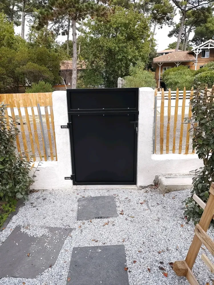 Création de portail sur mesure  fabrication d'un portail plein à Salles (2webp