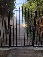 Entreprise spécialisée dans la pose et la fabrication sur mesure de portillon en acier à Arcachon (webp