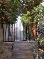 Entreprise spécialisée dans la pose et la fabrication sur mesure de portillon en acier à Arcachon (webp