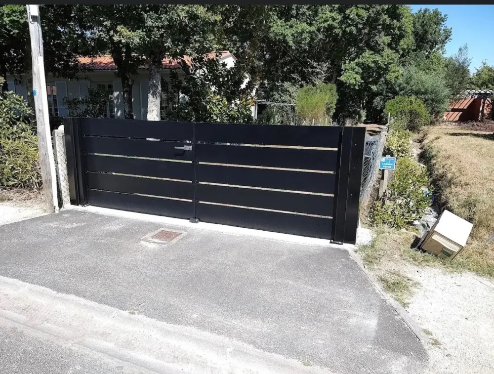 Trouver un métallier pour la fabrication et pose d'un portail en acier sur mesure à Arcachon (3webp