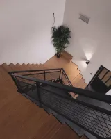 Quelle entreprise fabrique des escaliers sur mesure en acier et marches bois sur Mios (2)