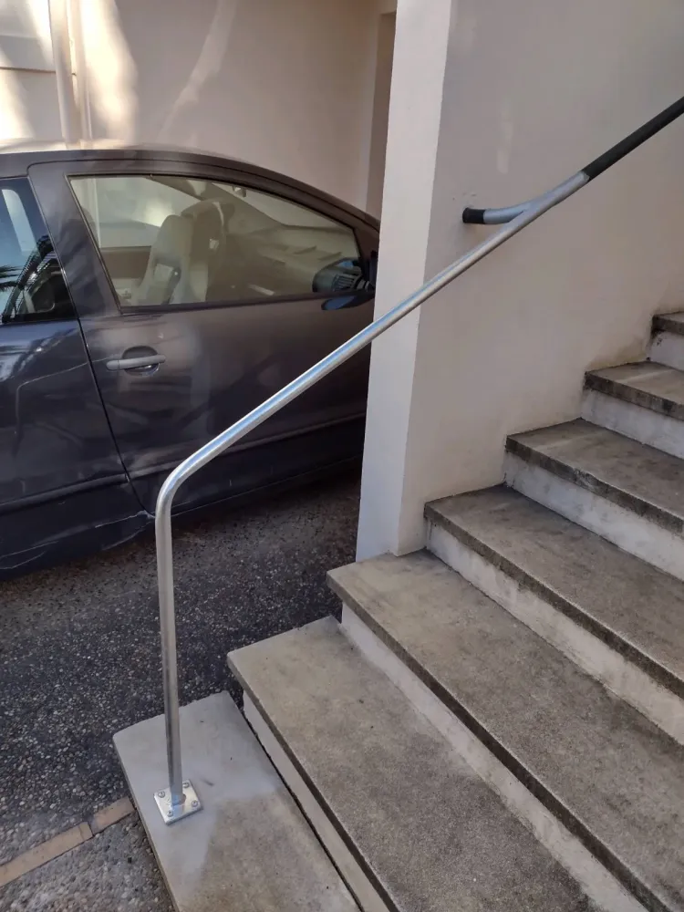 Trouver une entreprise pour la modification d’une main courante en acier galvanisé à Mios webp