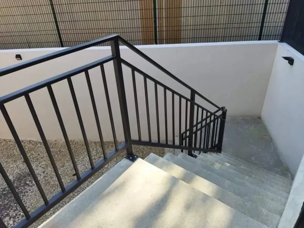 Trouver un professionnel pour la fabrication sur mesure de garde corps en acier sur La Teste de buch (3)