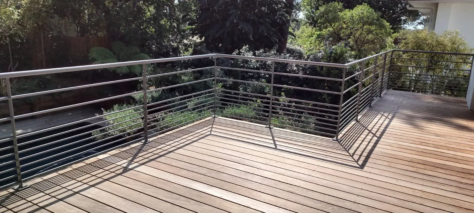 Pose de gardes corps acier en barreaudage vertical thermolaqué à Arcachon