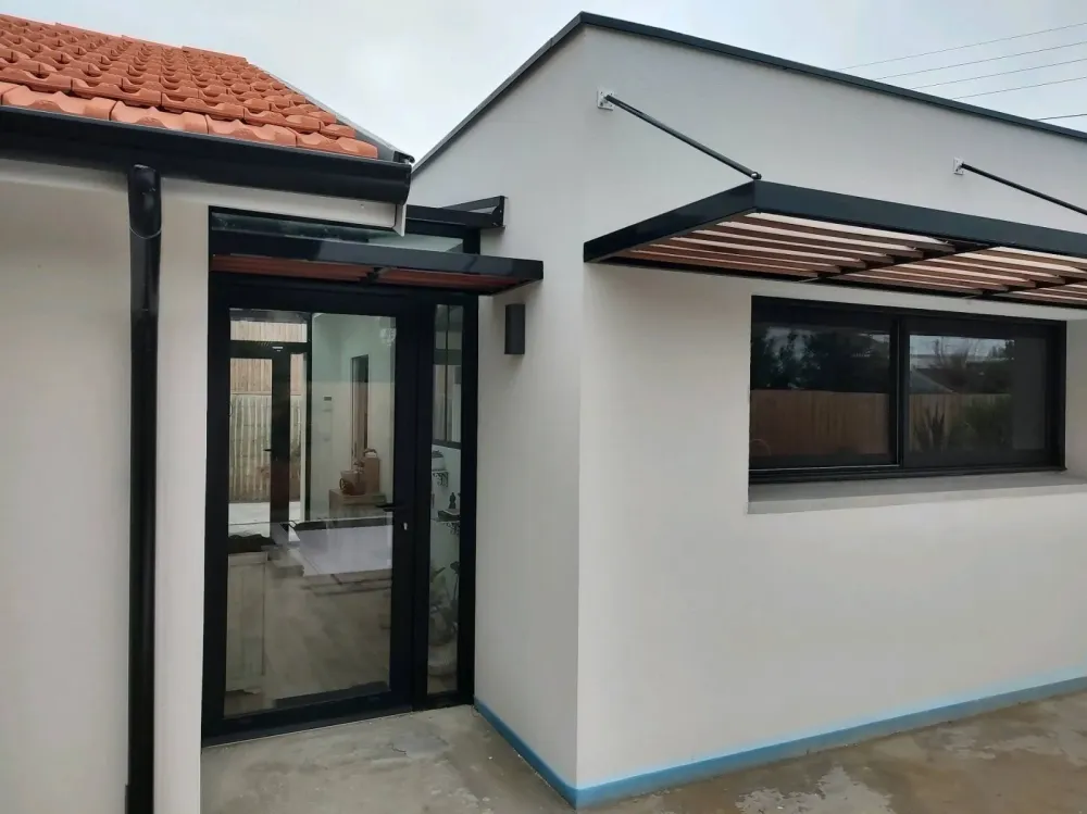 Fabrication sur mesure de Brise soleil acier (1)