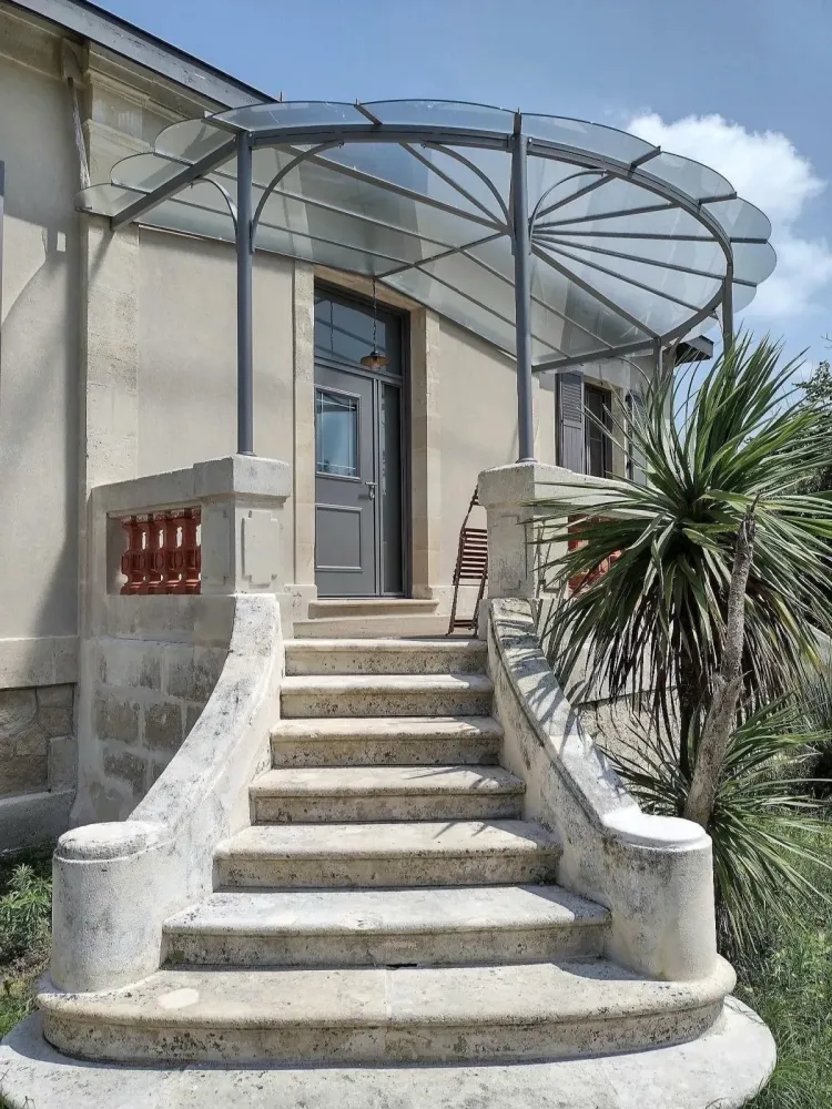 Spécialiste des marquises en acier sur mesure (1)webp