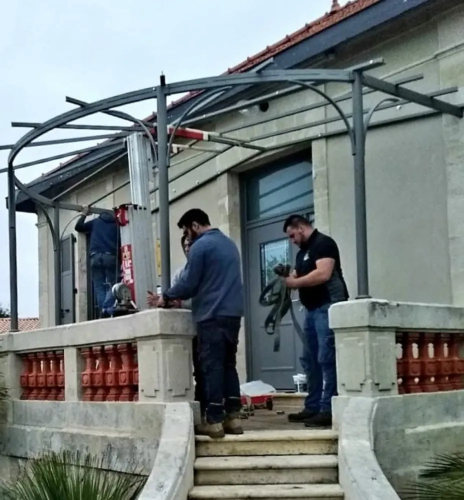 Spécialiste des marquises en acier sur mesure (6)webp