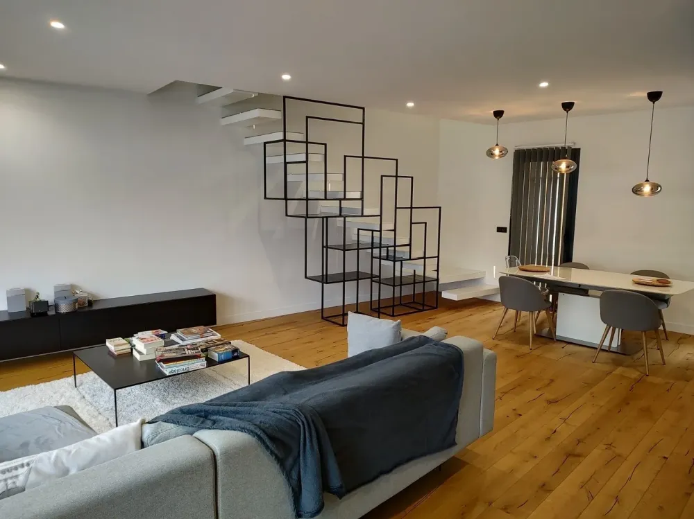 Pose et fabrication d’une étagère en acier sur mesure webp